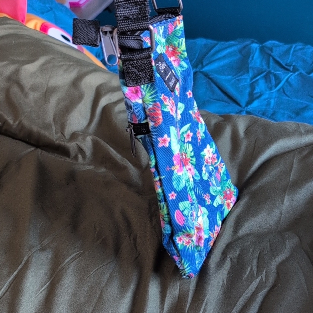 Loungefly Disney Stitch Blue Floral Crossbody Bag - Picture 5 of 5